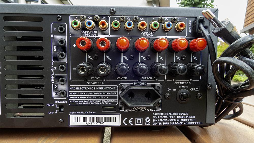 Te koop NAD-receiver.