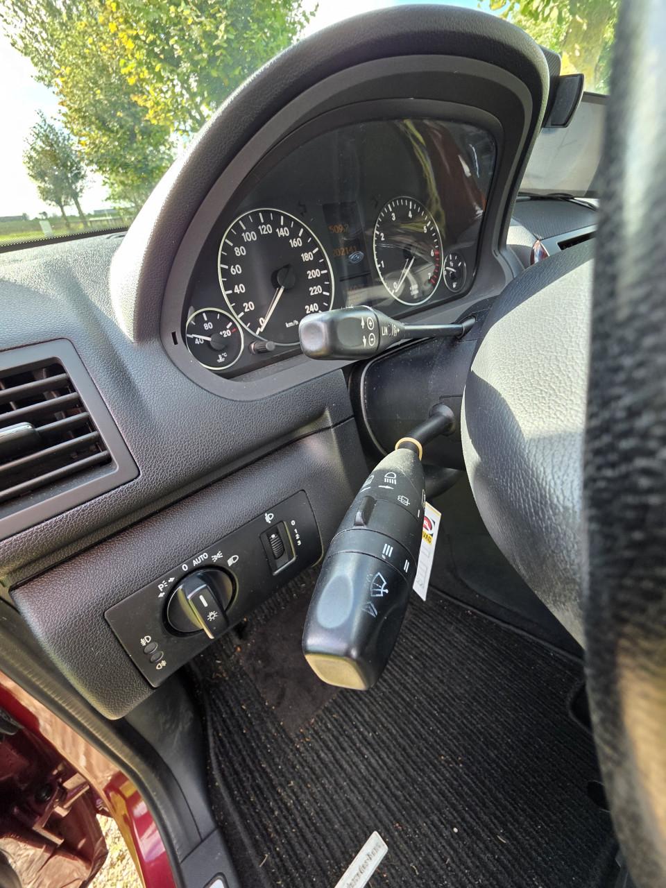 Mercedes A 150 elegance, vol jaar APK.