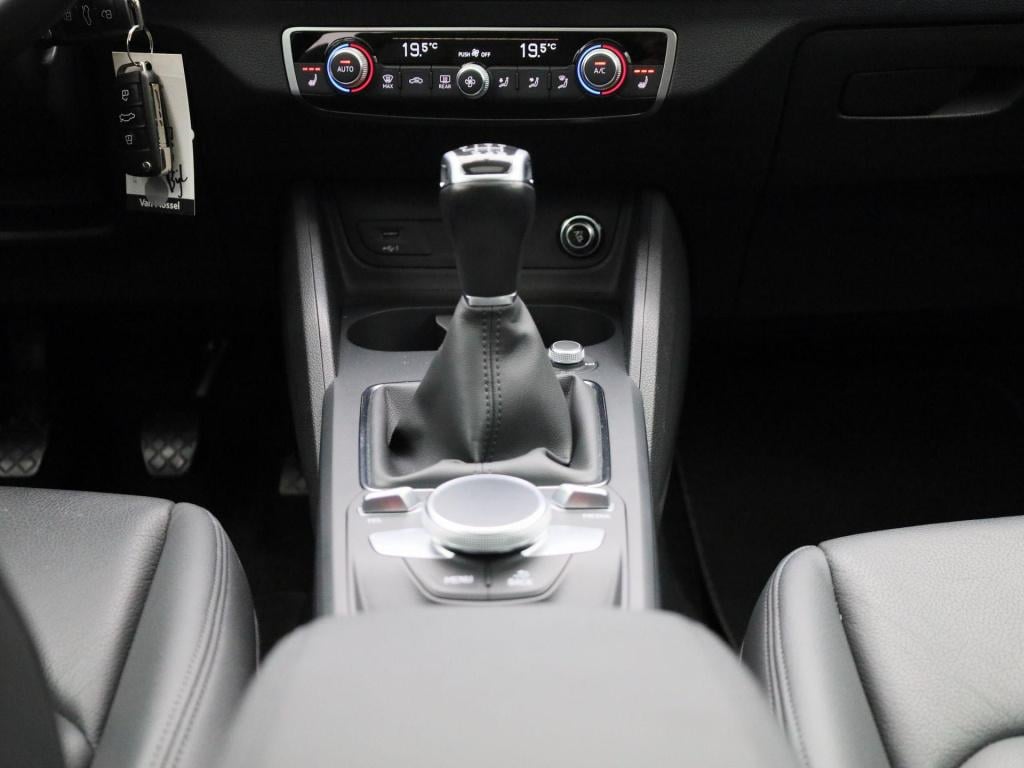 Audi Q2 35 tfsi pro line | panoramadak | stoelverwarming | leder | camera |