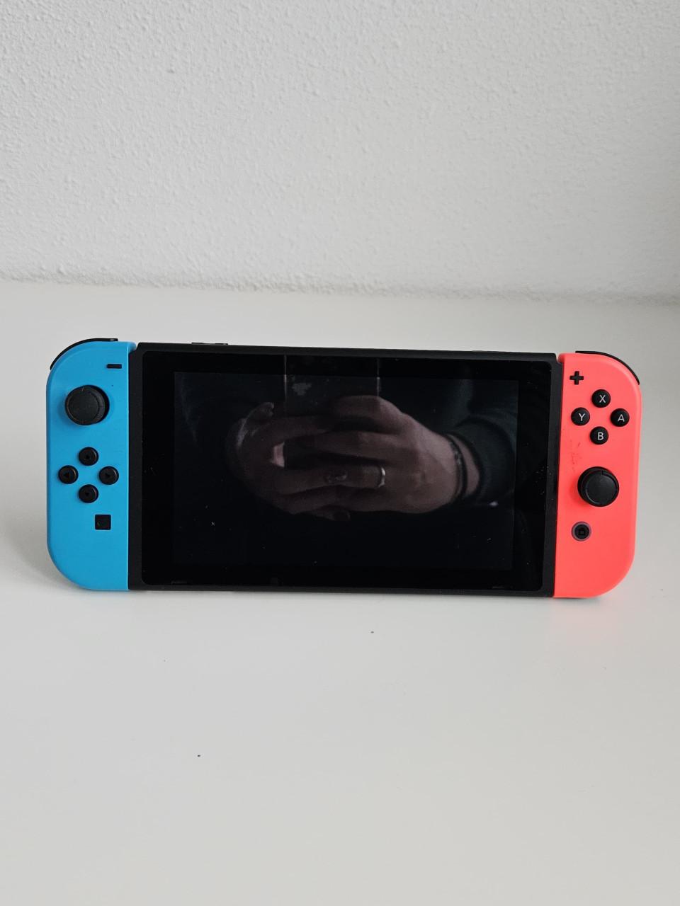 Nintendo Switch met Neon Joy-Cons en originele doos