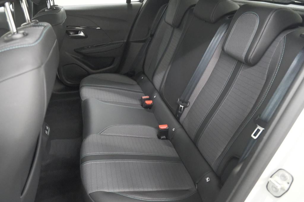 Peugeot 208 puretech 130 eat8 allure pack | adaptieve cruise control | navi