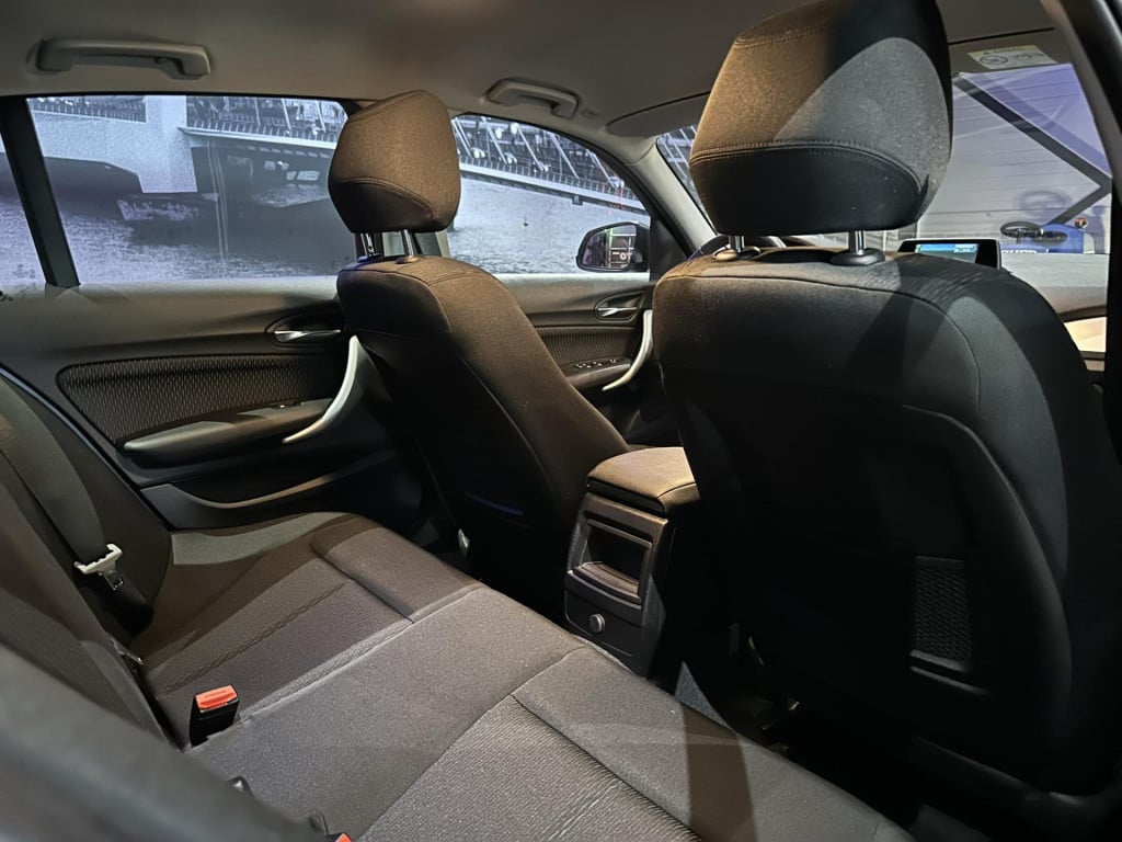 BMW 1 Serie 116i executive *pdcv&a*navi*trekhaak*