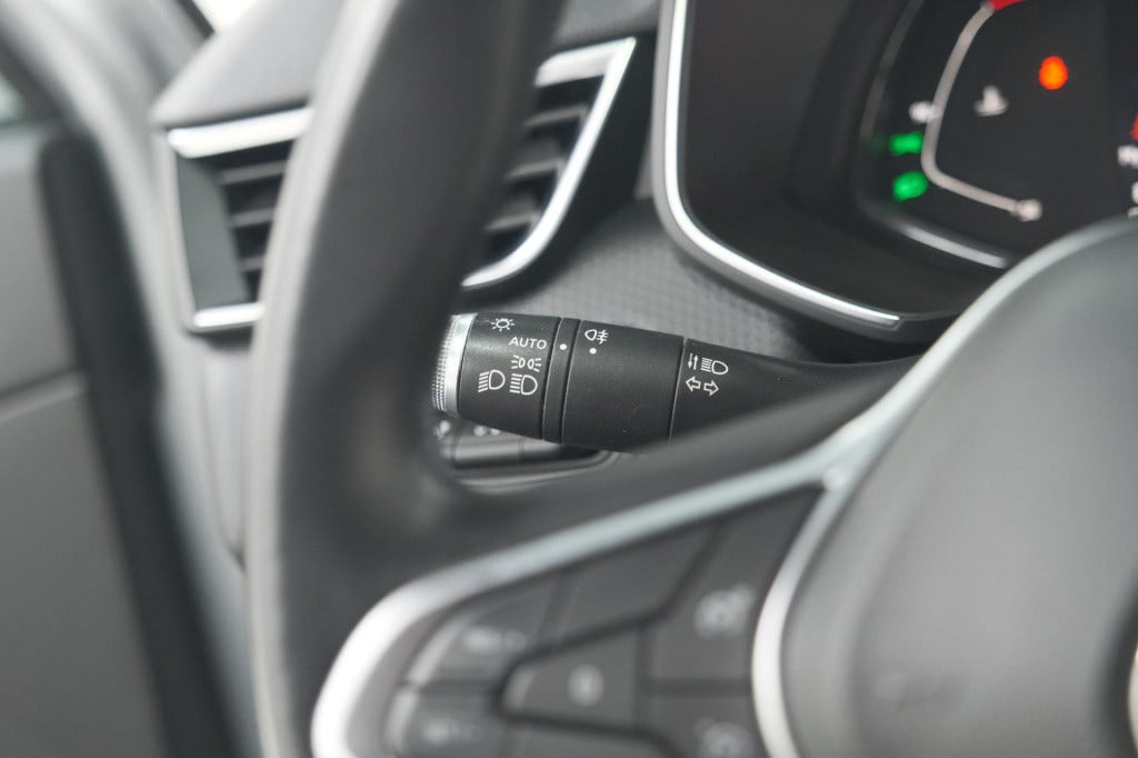 Renault Clio tce 100 intens | parkeersensoren | apple carplay | climate con