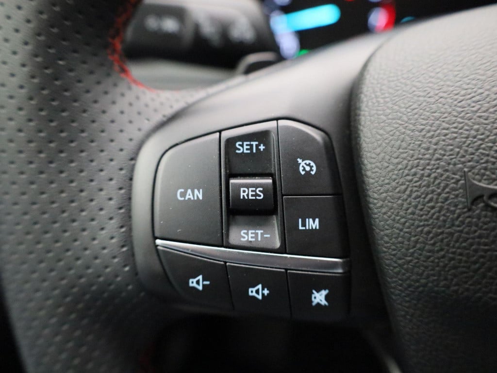 Ford Focus wagon 1.0 ecoboost hybrid st-line btw auto! | 17'' lmv | automaa