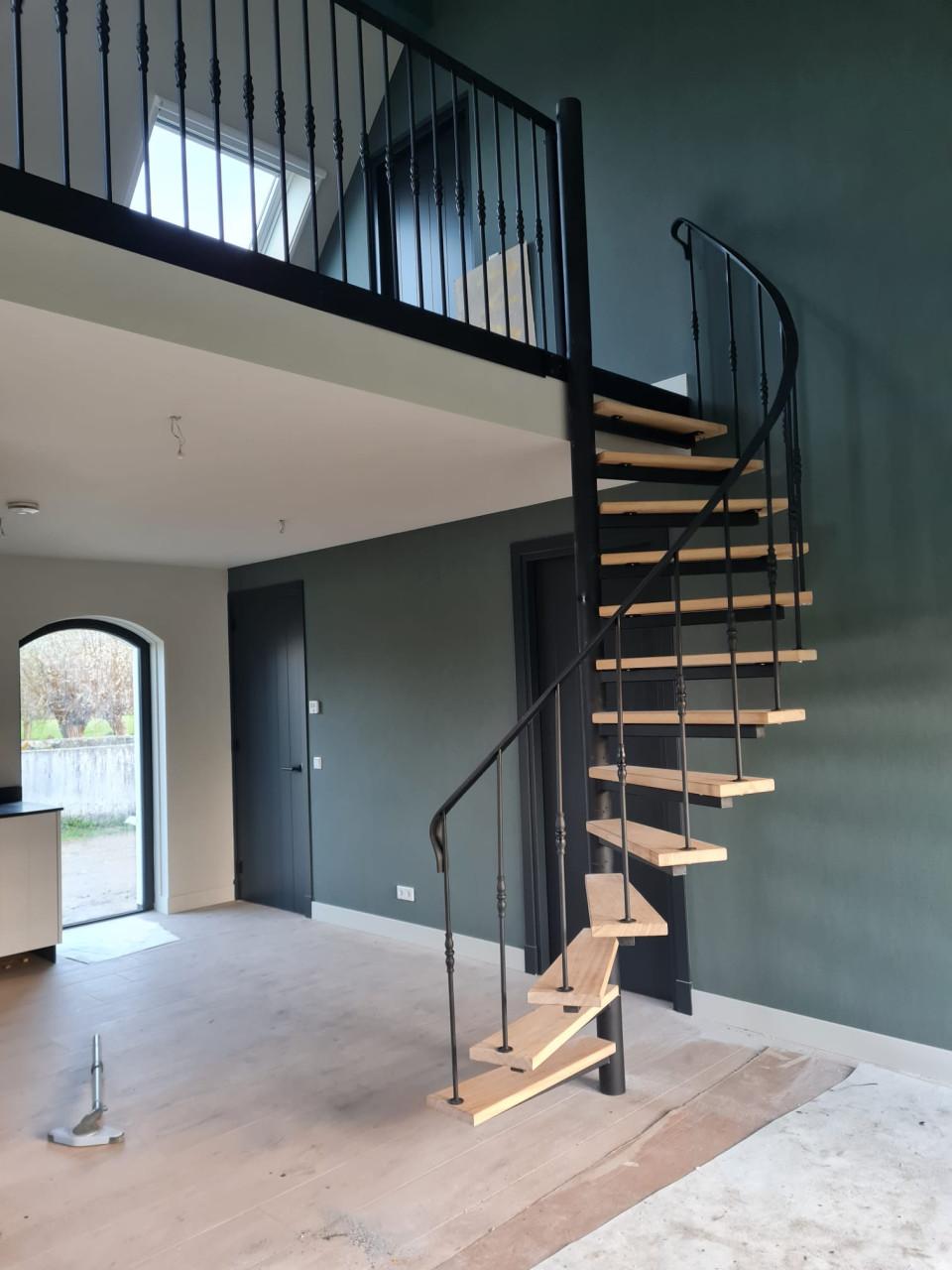 Stalen spiltrappen op maat – Al meer dan 40 Jaar vakmanschap