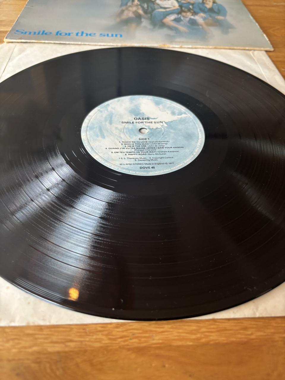 Oasis - Smile for the Sun