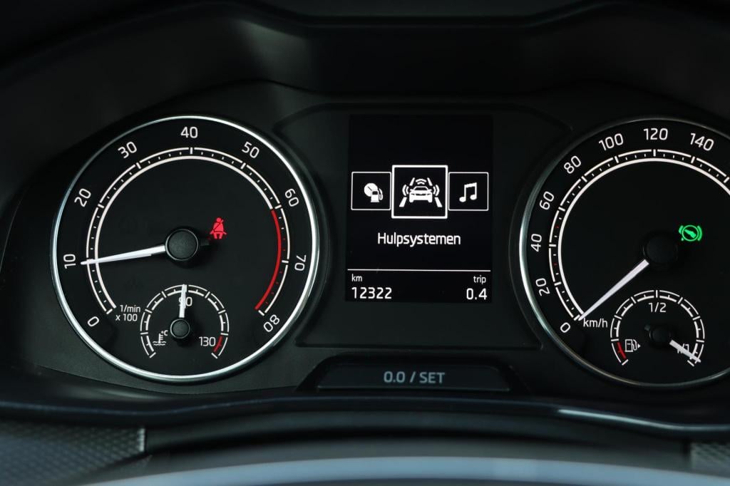 Skoda Scala 1.0 tsi ambition dsg7 110pk | parkeersensoren | dab+ | carplay 