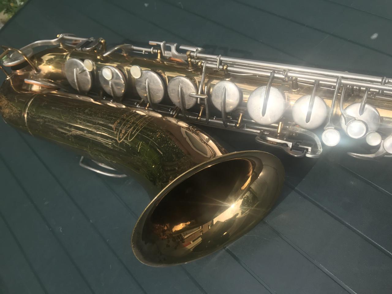 BUESCHER ARISTOCRAT TENOR SAXOFOON