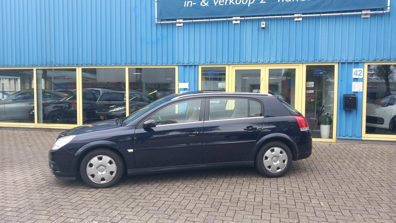 Opel SIGNUM 2.2-16v Sport automaat !! 5 deurs bj:2006 airco leer