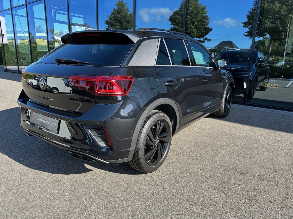Volkswagen T-roc 1.5 tsi 150pk r-line | black style | keyless | navi | adap