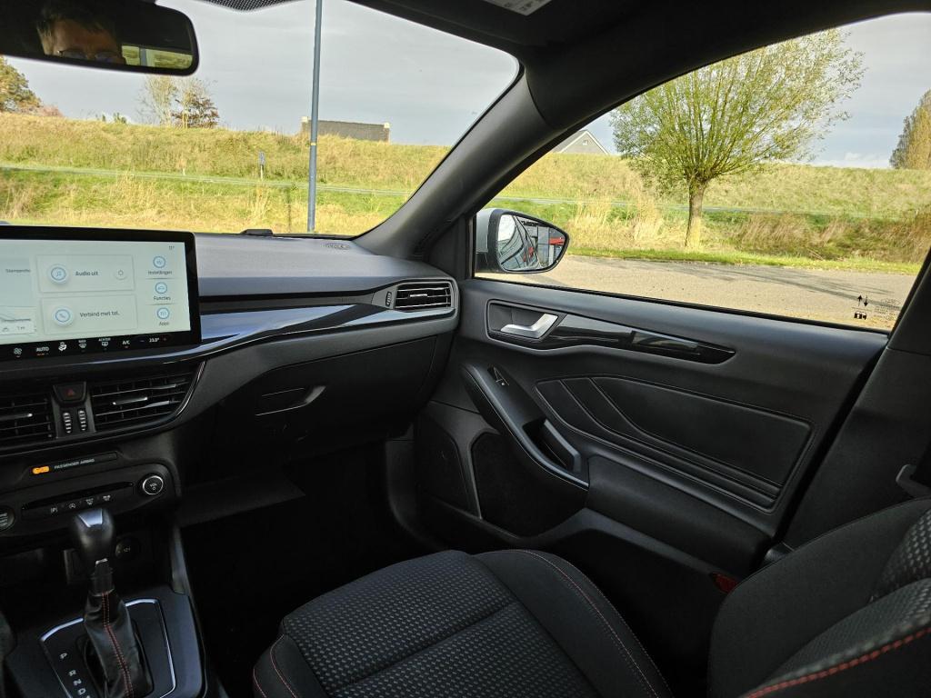 Ford Focus wagon 1.0 ecoboost hybrid st-line automaat ford focus wagon 1.0 