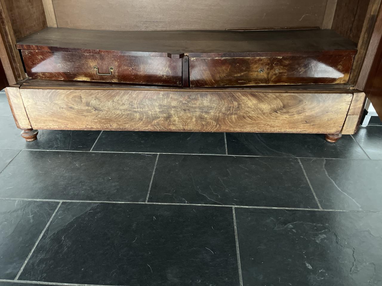 Antieke kast