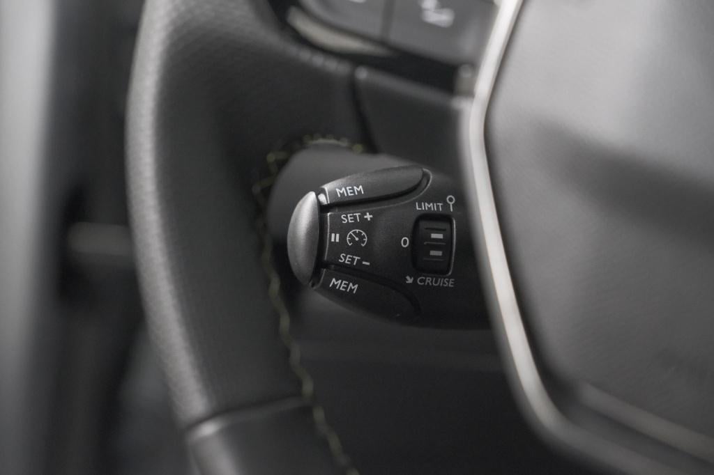Peugeot 208 1.2 hybrid 145 e-dcs6 gt | alcantara pakket | camera | apple ca