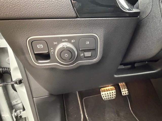 Mercedes-Benz Gla-klasse 180 amg line i 2025 i panorama dak i manufaktur al