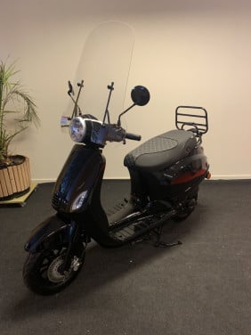 AGM VX 50 MET WINDSCHERM NU 950,= RIJKLAAR