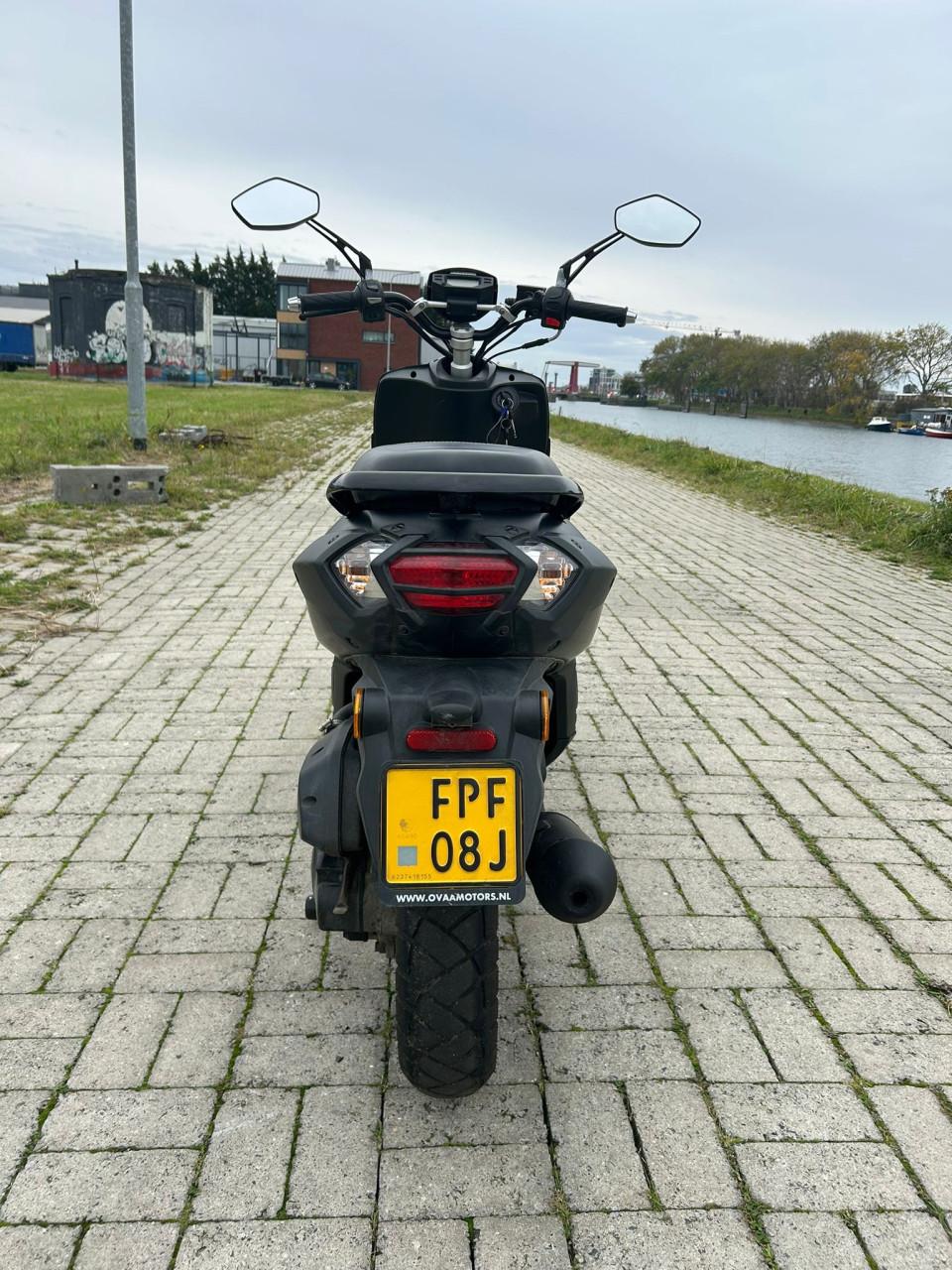 Peugeot Street Zone Brom Scooter BJ 2023 13dKm