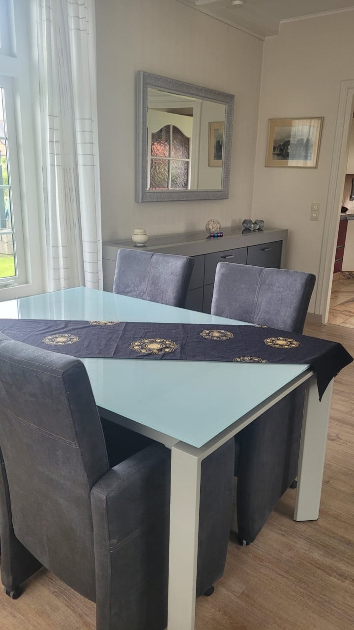 Eetkamer set 4 stoelen + glazen tafel