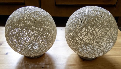 Te koop 2 x lampenbollen.