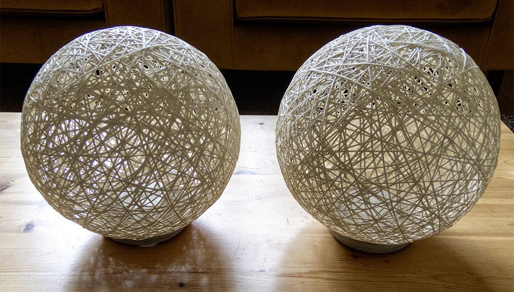 Te koop 2 x lampenbollen.