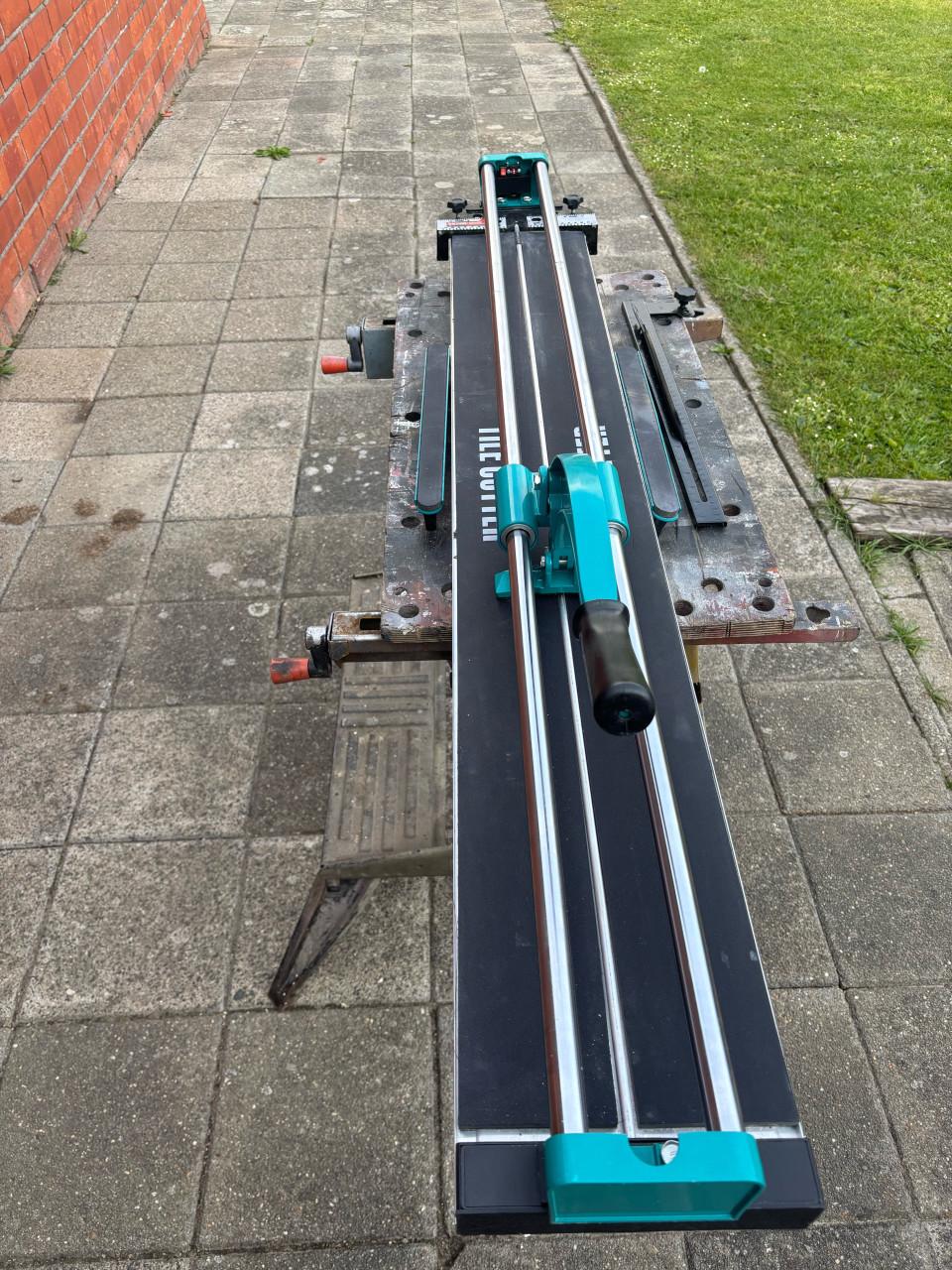 Tegelsnijder met lasergeleiding 120 cm