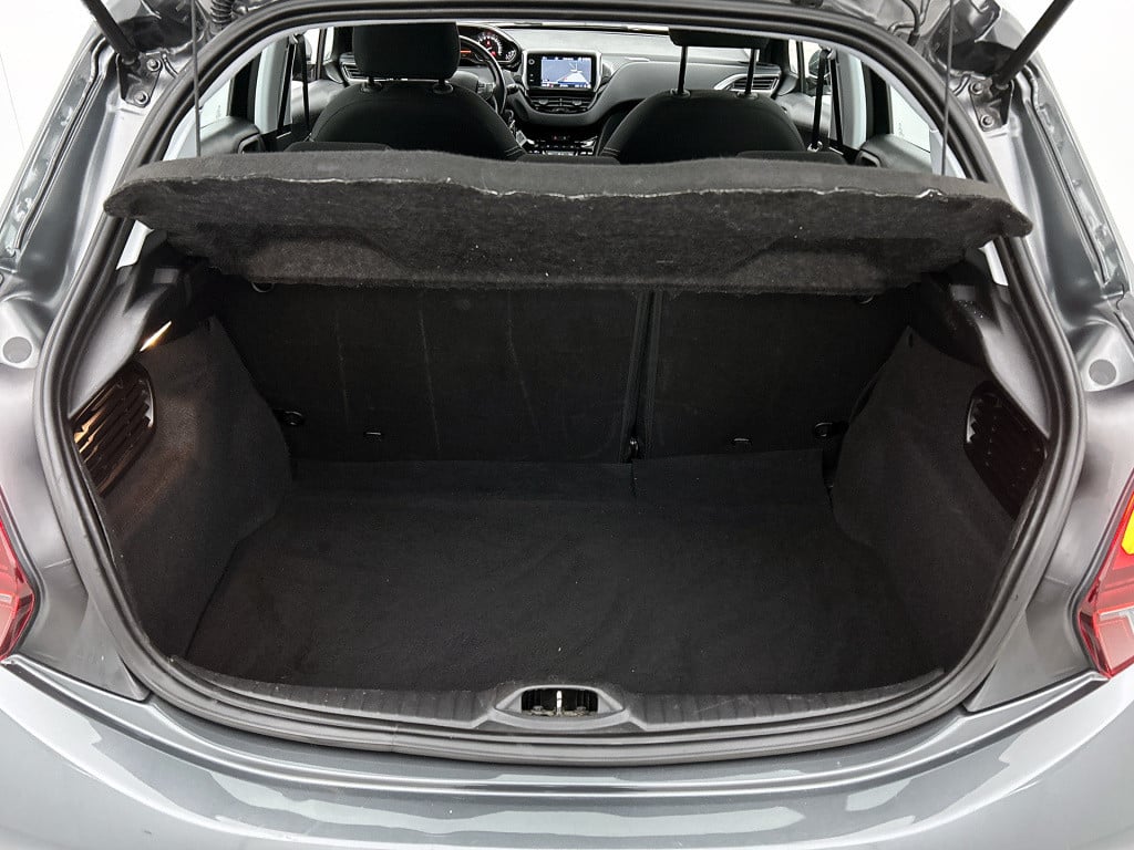 Peugeot 208 82pk allure | rijklaar | navi | parkeersensoren | trekhaak vast
