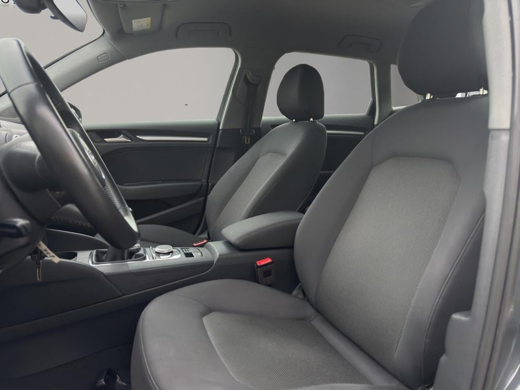 Audi A3 sportback 30 tfsi | navi | parkeersensors v+a | airco (automatisch)