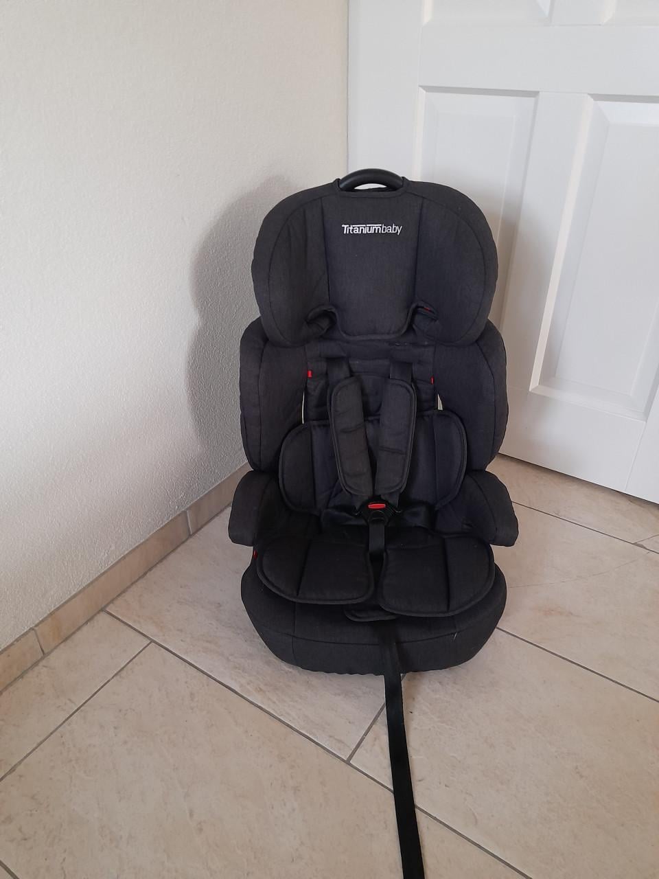 Titaniumbaby autostoel met isofix  9 /36 kg (z.g.a.n)