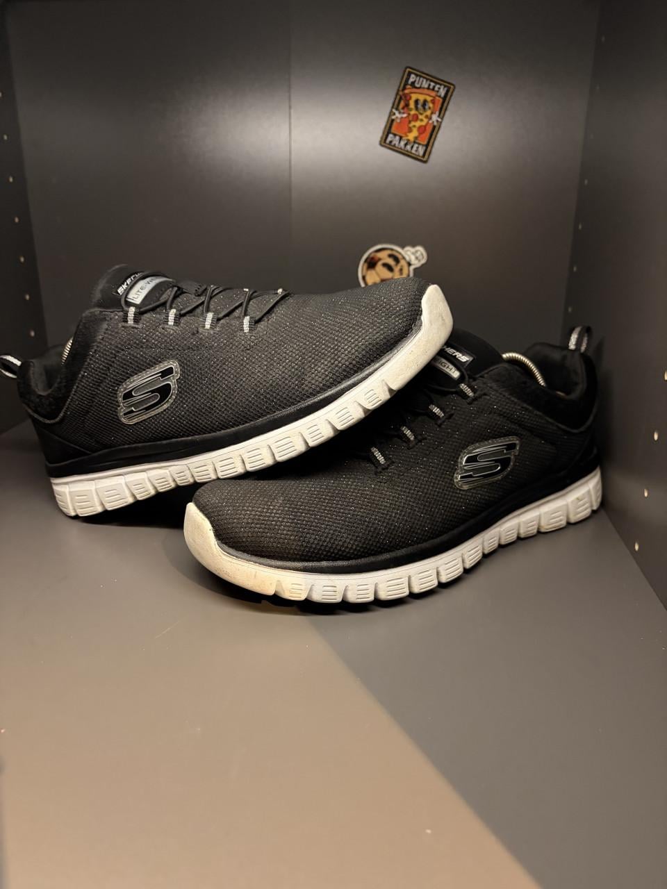 Skecher zwart maat 39