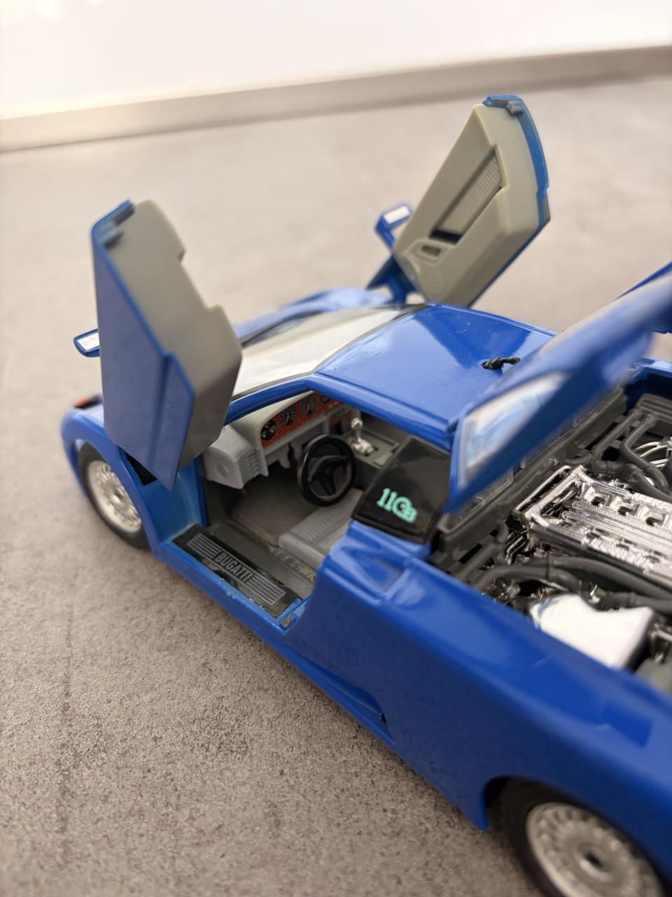 Bburago Bugatti EB110 1:24