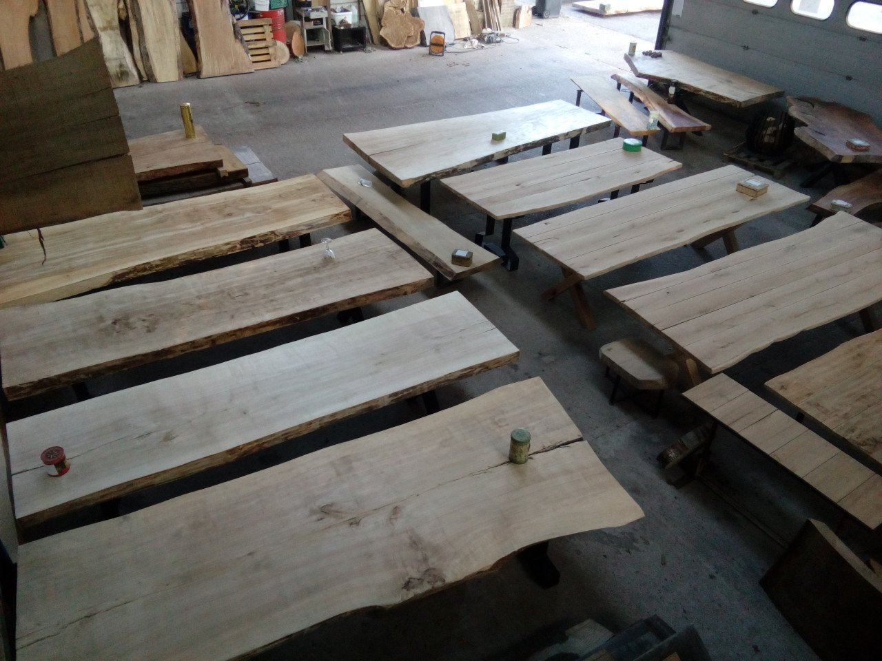 Boomstam tafels planken wandplanken decoratie bartafel salontafel