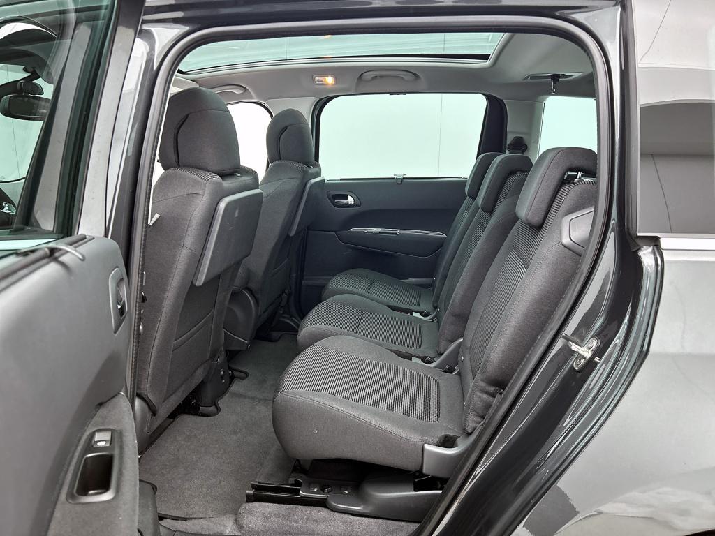 Peugeot 5008 130 pk style 7 persoons | rijklaar | trekhaak | panoramadak | 