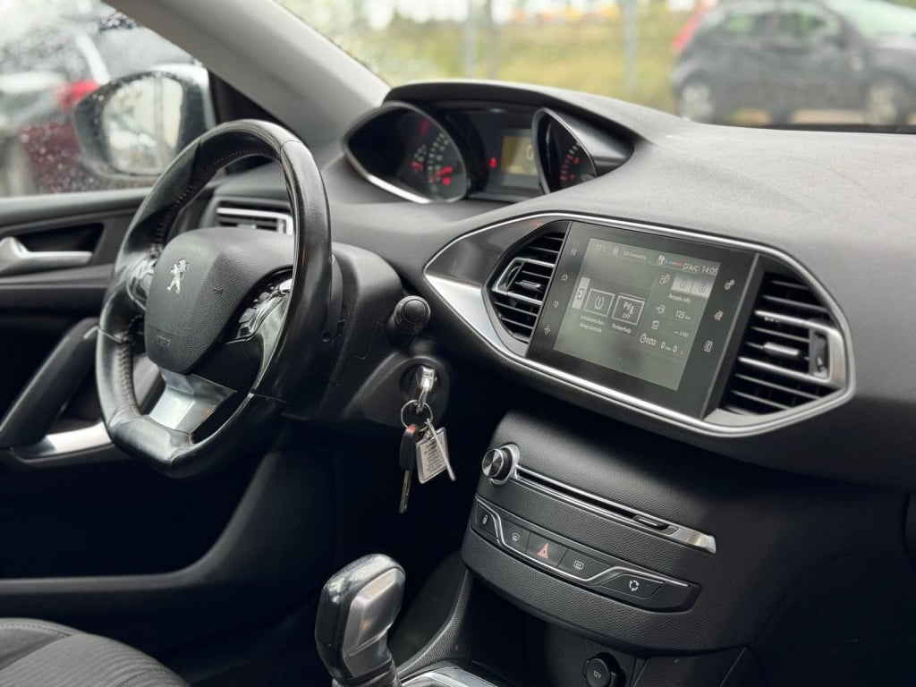 Peugeot 308 sw 1.2 puret.blue lease