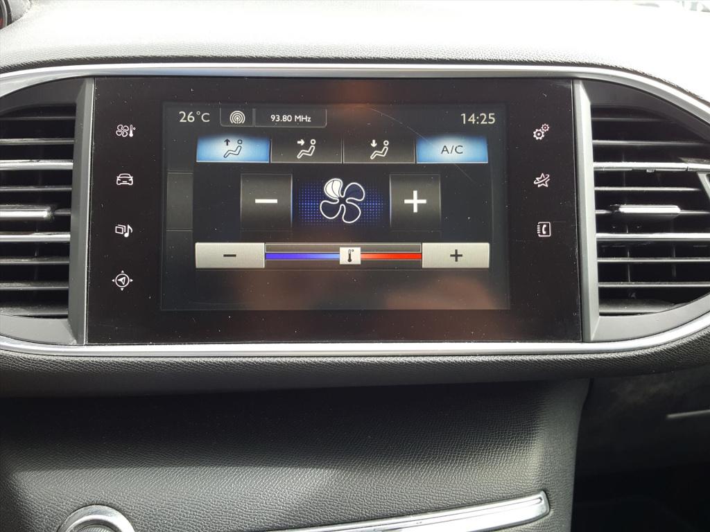 Peugeot 308 sw blue l. 1.2pt-110pk navigatie | trekhaak | cruise control | 