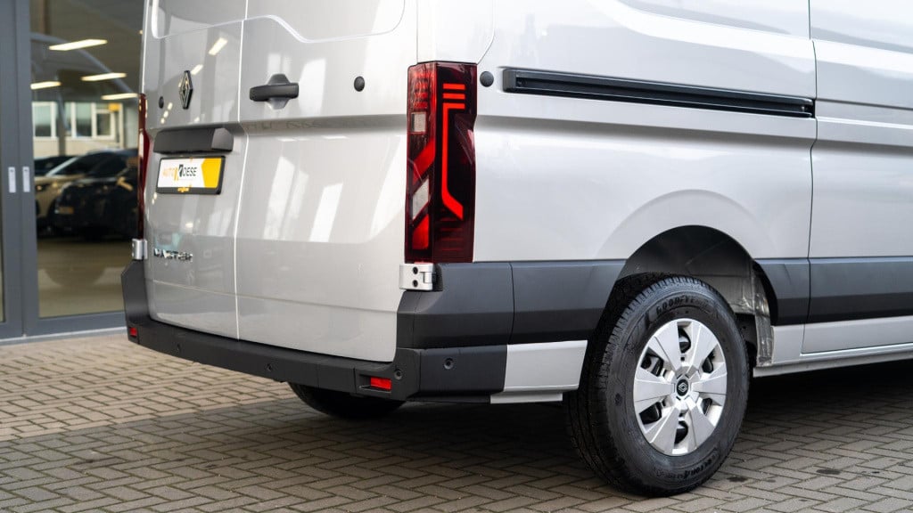Renault Master t35 2.0 dci 150 l2h2 extra | nieuw model | camera | parkeers