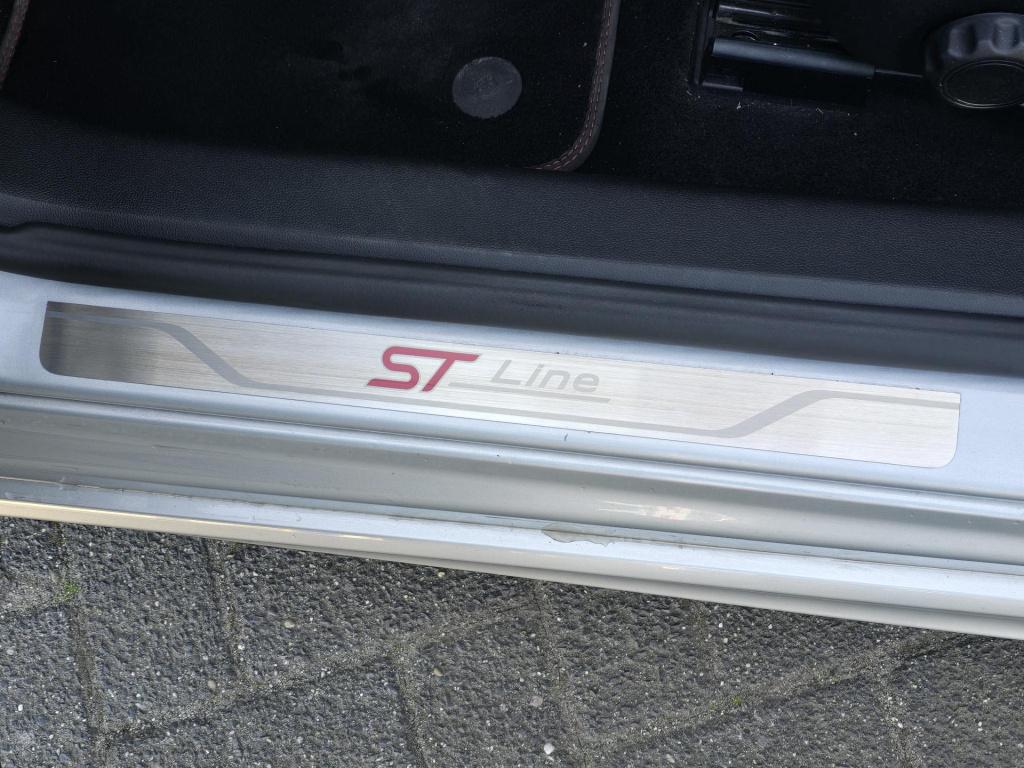 Ford Focus 1.0 ecoboost hybrid st line x mhev garantie t/m 11-02-2029