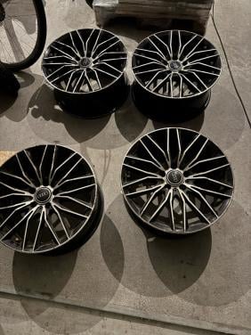 Audi lichtmetalen velgen – set van 4 – opknapper – 1 velg haarscheurtje