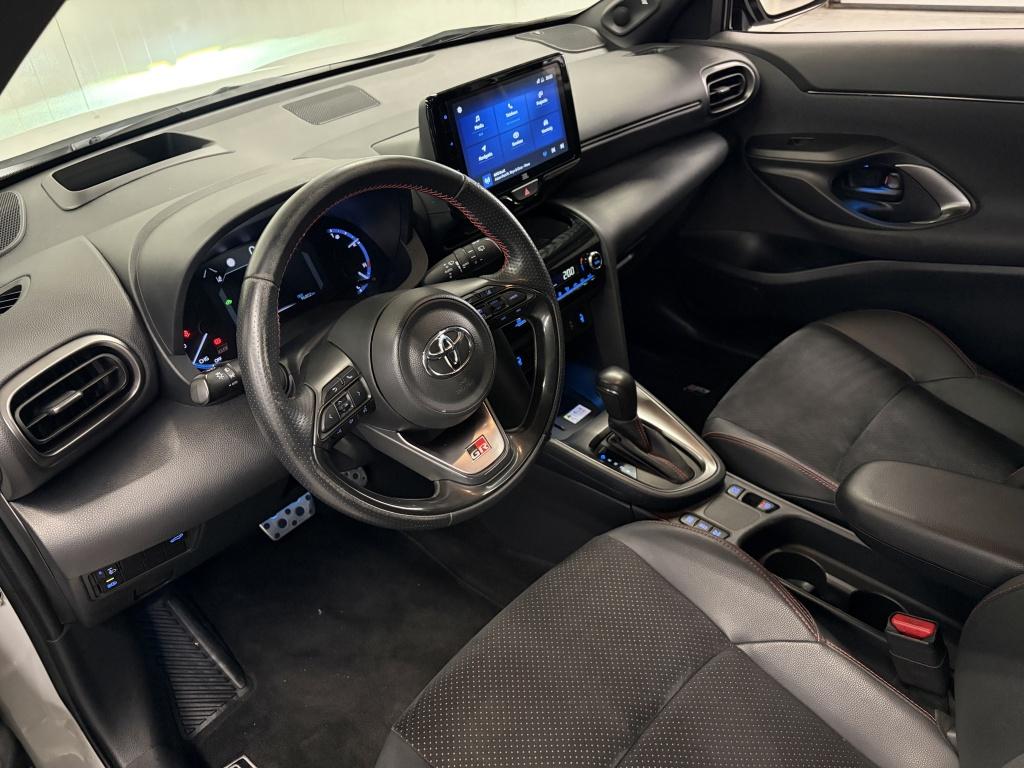 Toyota Yaris Cross 1.5 hybrid gr sport| jbl| stoelverw.| carplay| a.camera|