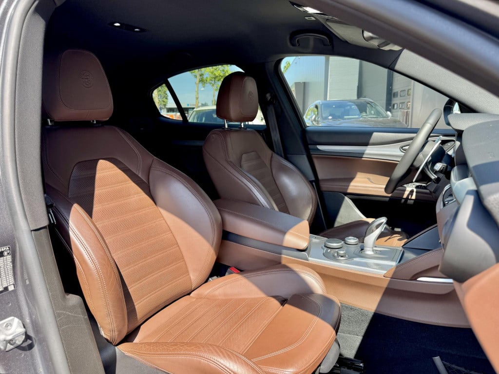 Alfa Romeo Stelvio 2.0 t awd super veloce interieur | trekhaak afneembaar |