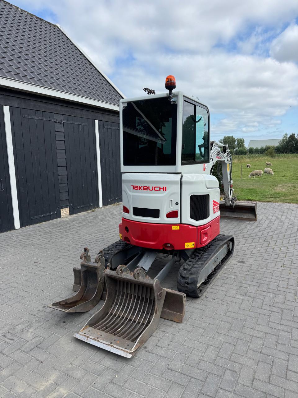 Takeuchi TB325R hele nette staat!!