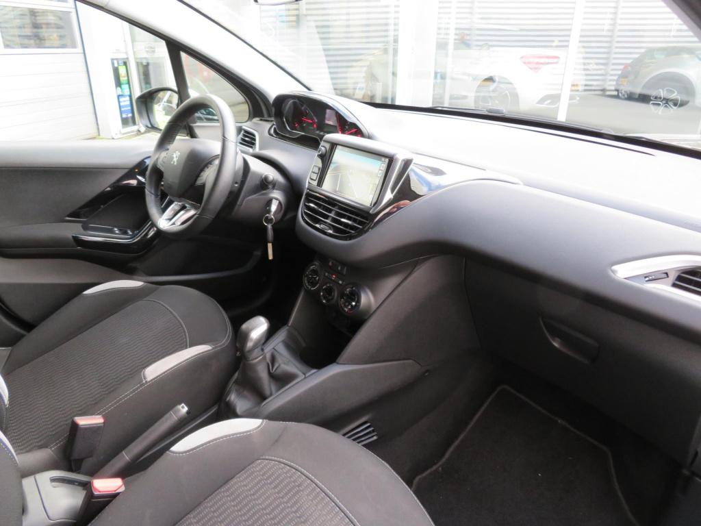 Peugeot 208 1.2 vti 82 style 5-drs airco/lmv/trekhaak