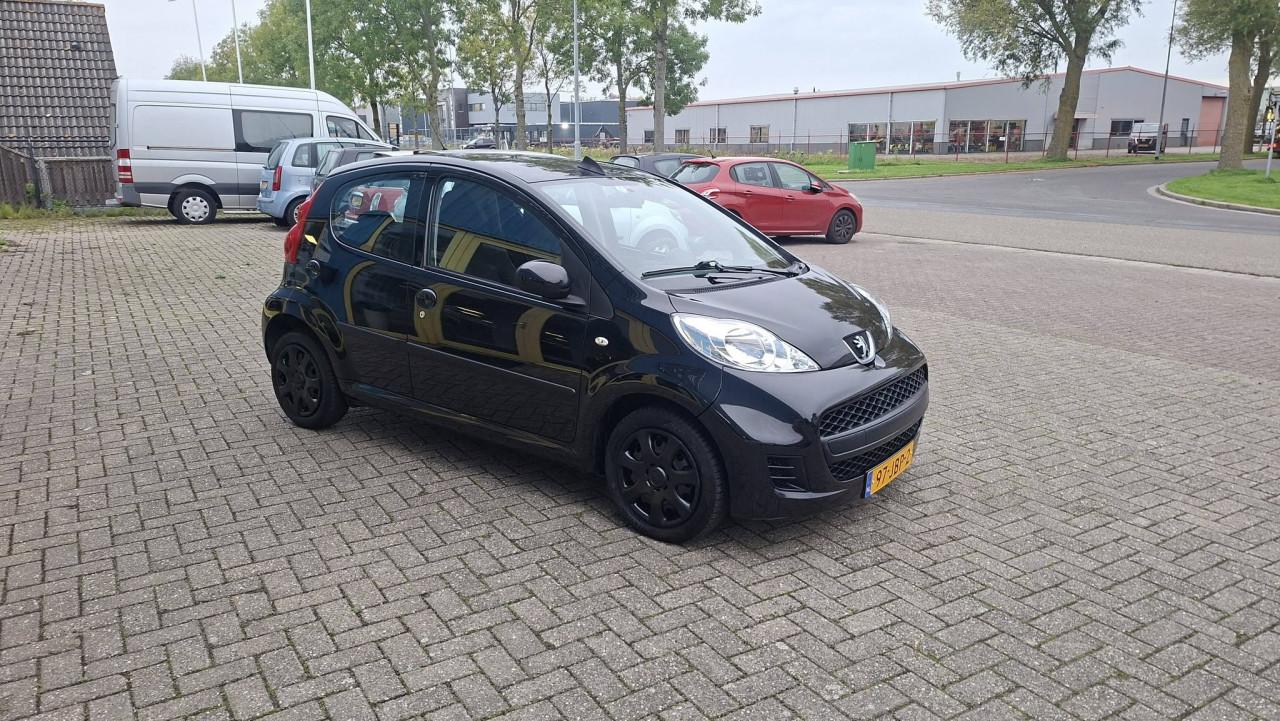 Peugeot 107 1.0 12v Sublime 5deurs bj: 2009 airco apk 2027