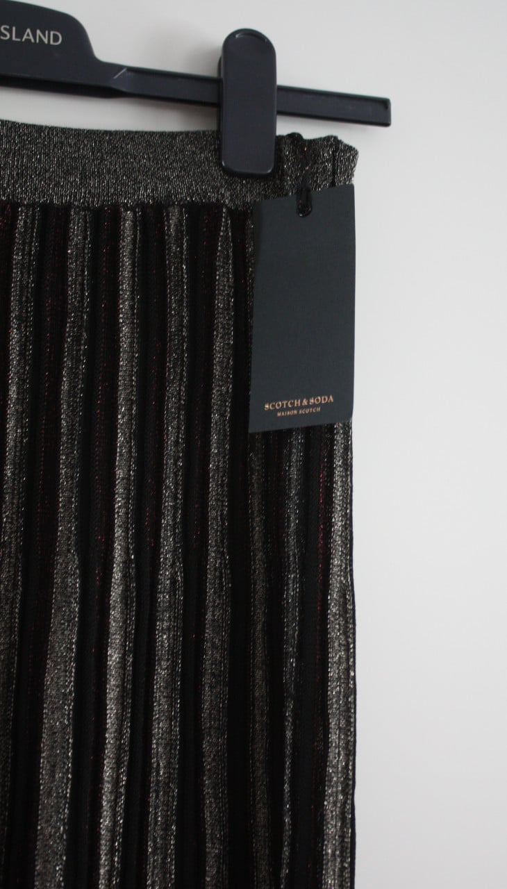Nieuwe rok met plooien zwart rood goud maat xs