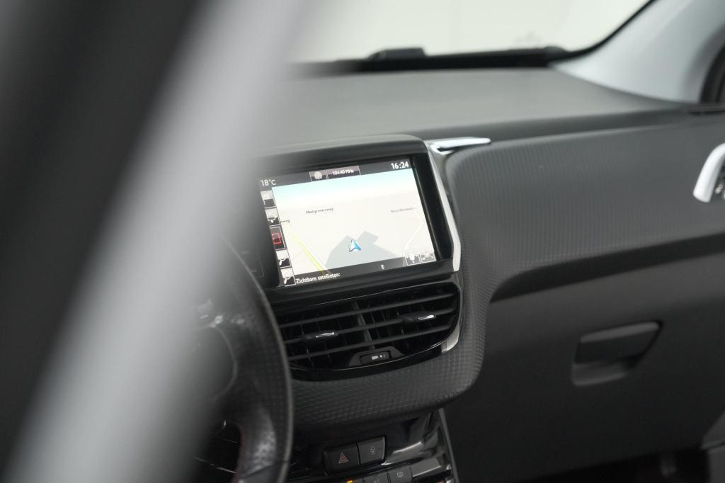 Peugeot 2008 puretech 110 eat6 gt | trekhaak | camera | panoramadak | apple