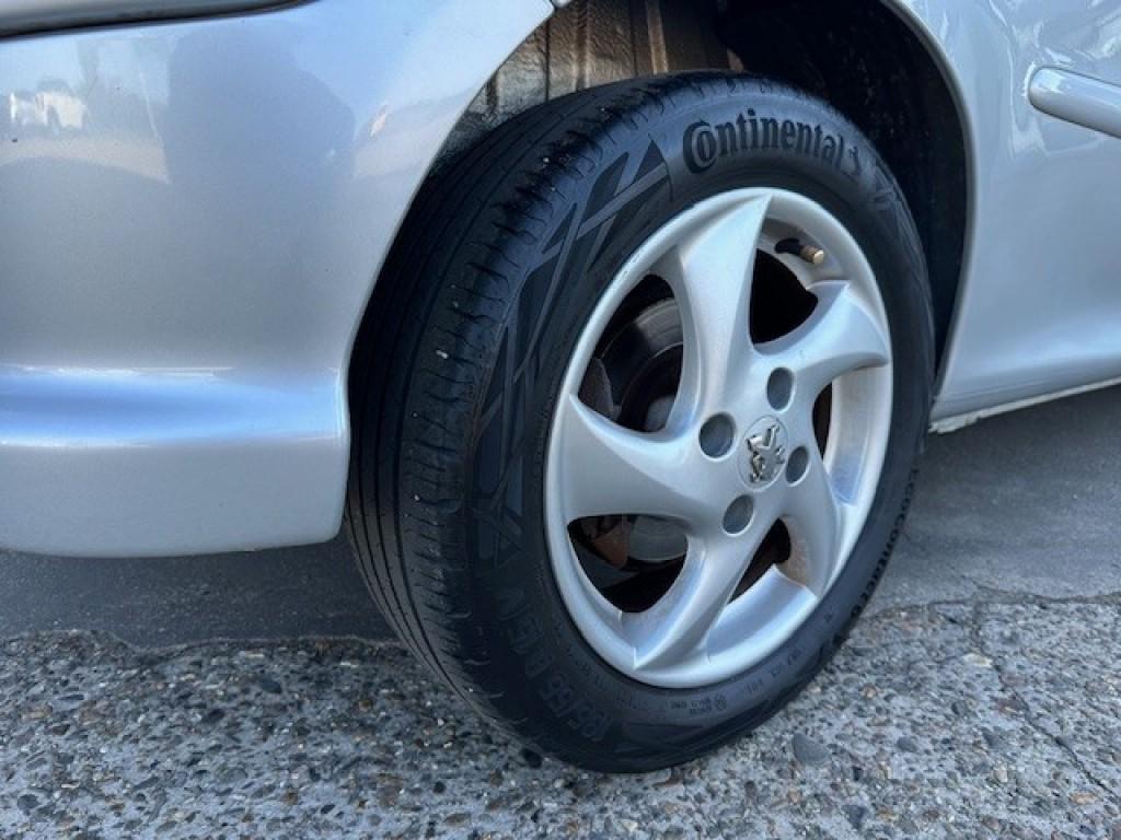 Peugeot 206 1.6-16v quiksilver lage km-stand