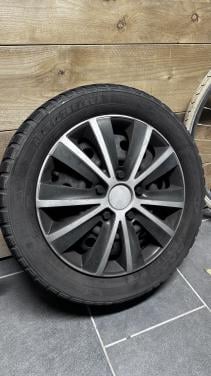 Set winterbanden met stalen velg en sierdop Kia Picanto