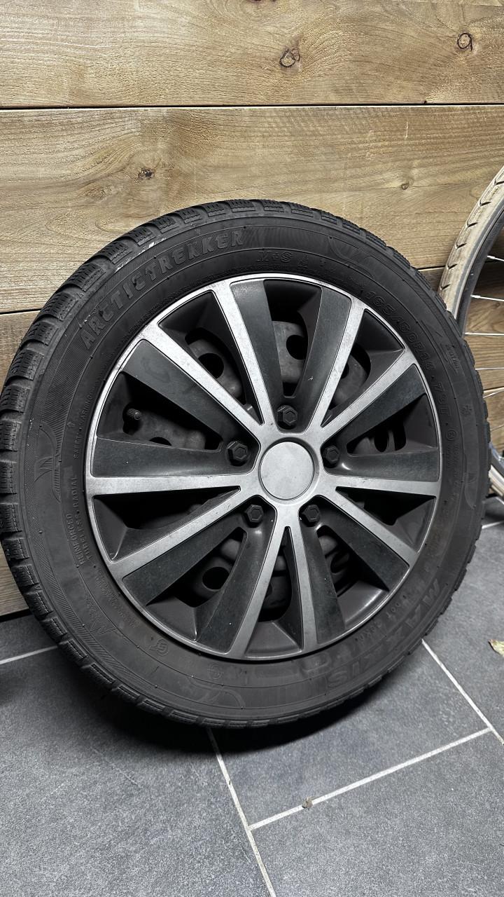 Set winterbanden met stalen velg en sierdop Kia Picanto