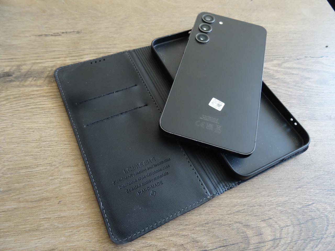 Samsung Galaxy S23+ + leren hoesje – zo goed als nieuw