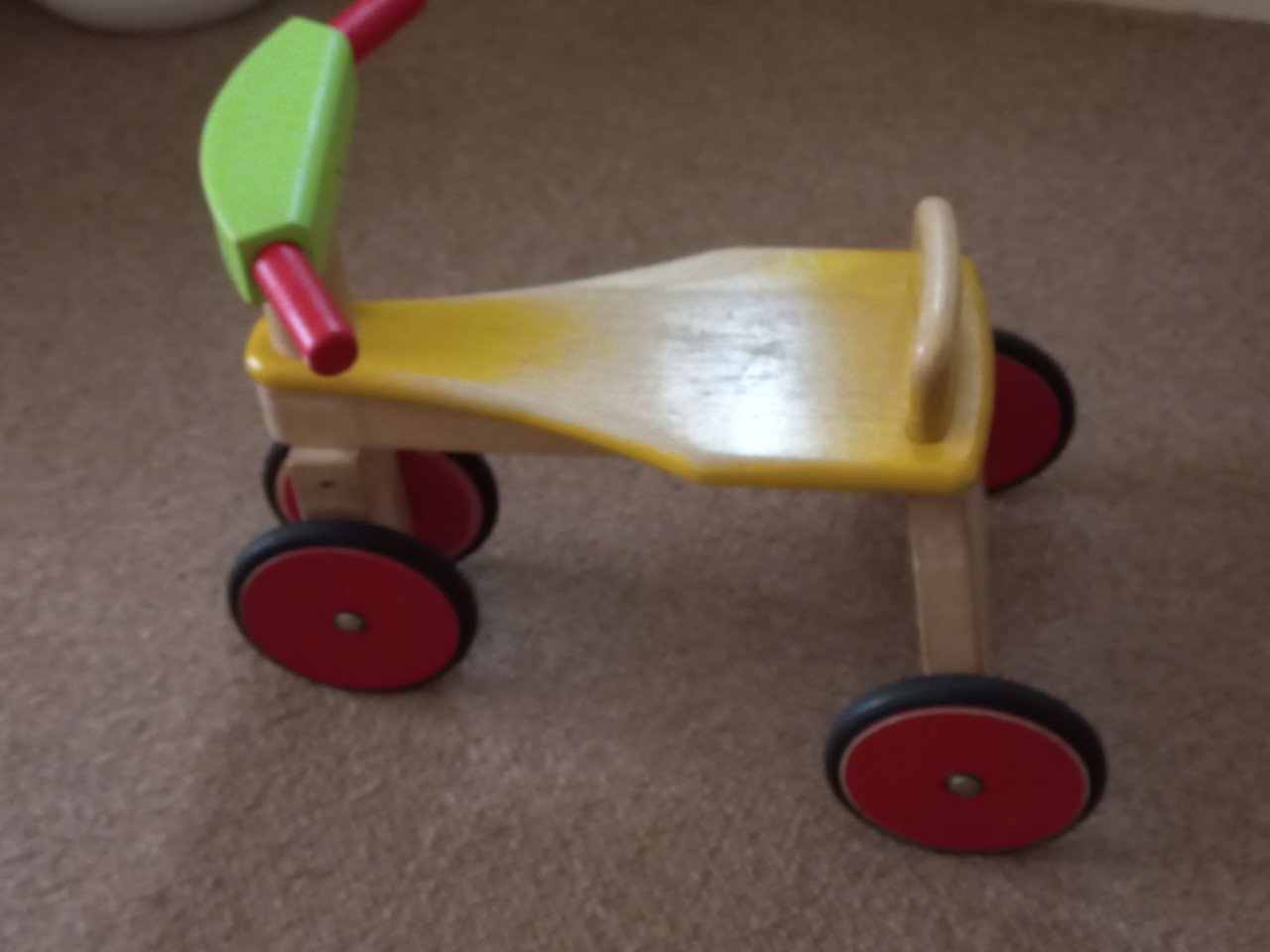 Houten peuterfietsje