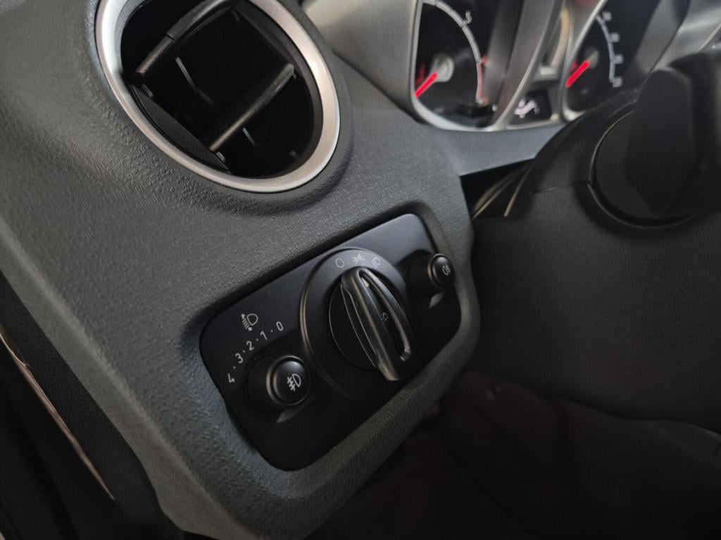 Ford Fiesta 1.4 titanium / automaat / origineel nl