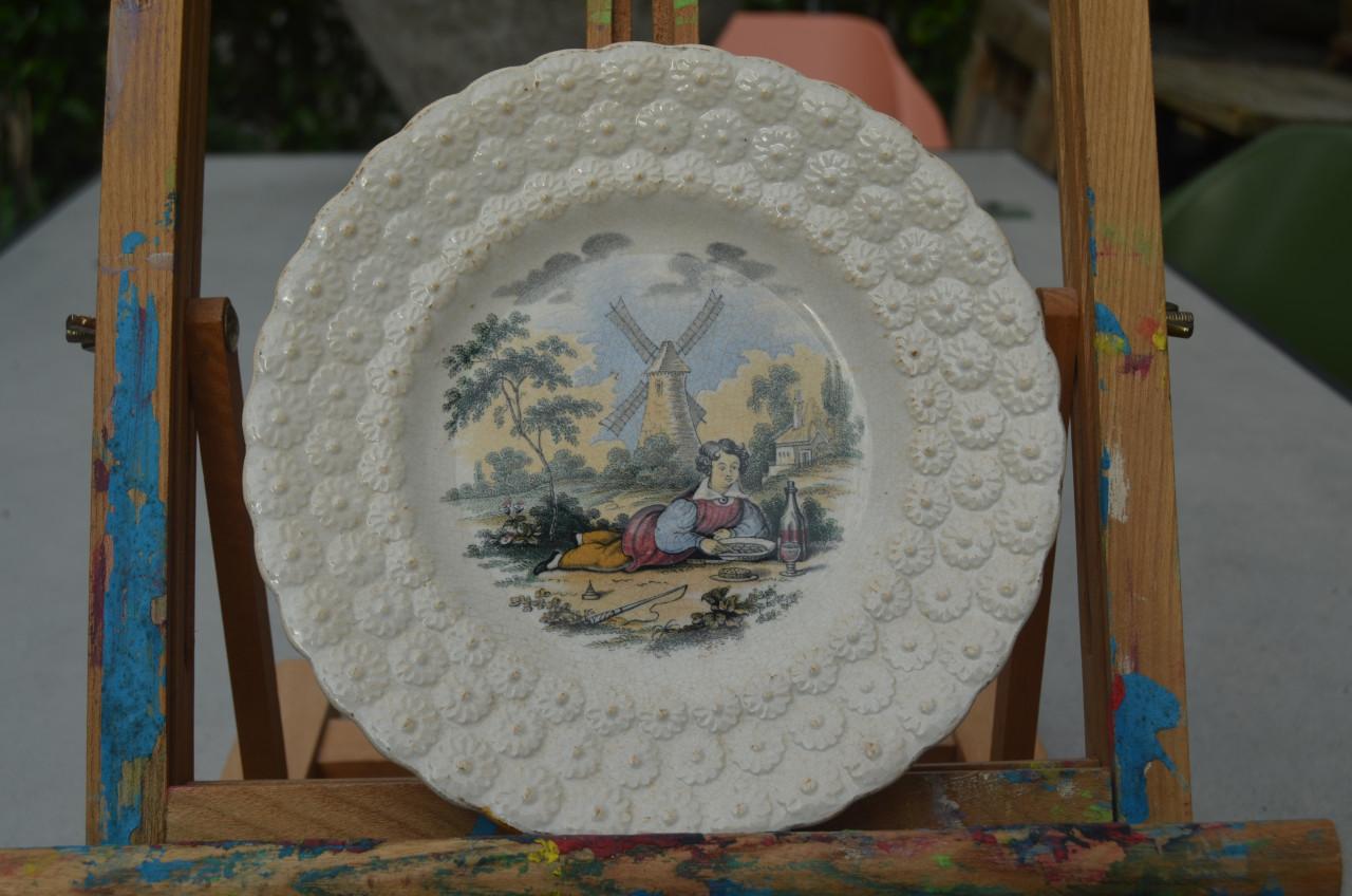 4 Porseleinen kinderbordjes W.S & Co 'Pastimes' ca. 1850
